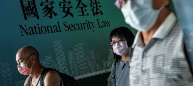 Hong Kong y Xinjiang suman tensión al conflicto entre EEUU y China