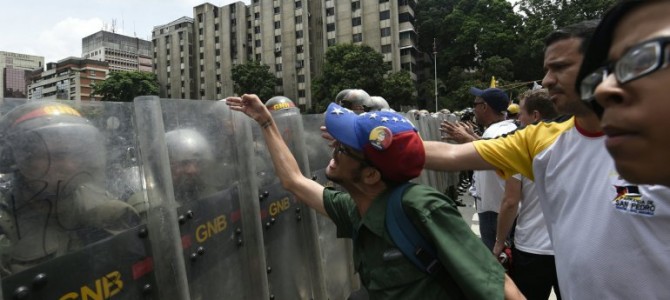 Parálisis regional ante a la debacle de Venezuela